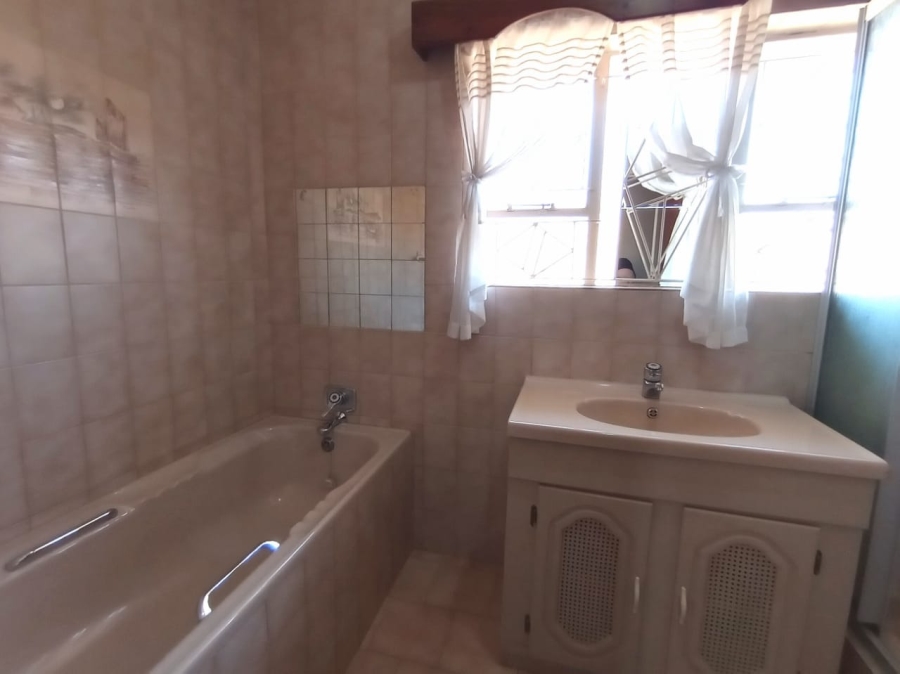 4 Bedroom Property for Sale in Parys Free State